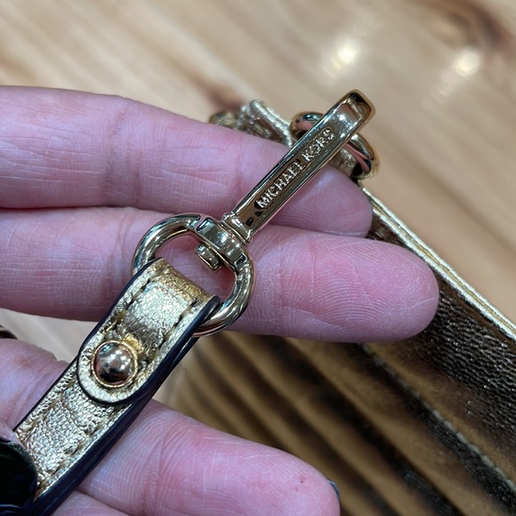 Michael Kors medium Panel Quilted pouch wristlet gold zip top - Picture 9 of 9